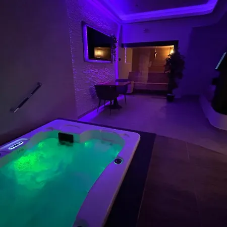 Aparthotel Me And