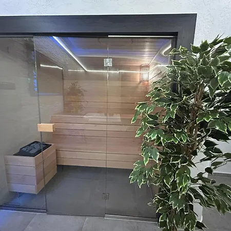 Me And 3* Düsseldorf