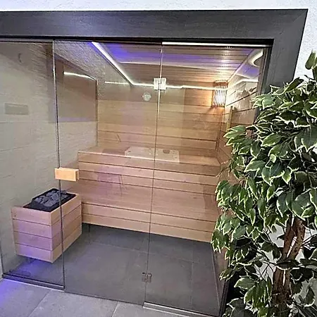 Aparthotel Me And