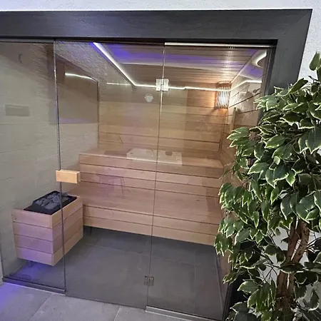 Me And 3* Düsseldorf